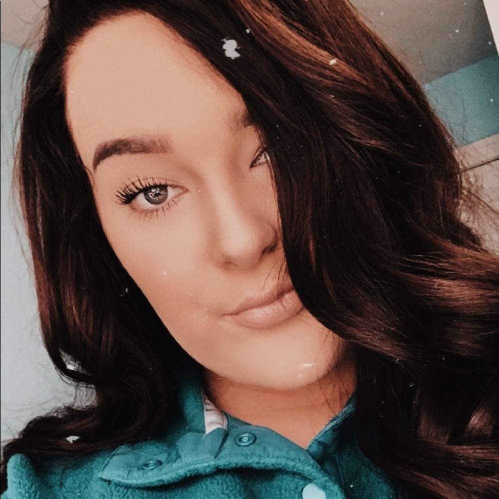 Meet your Posher, Alexis